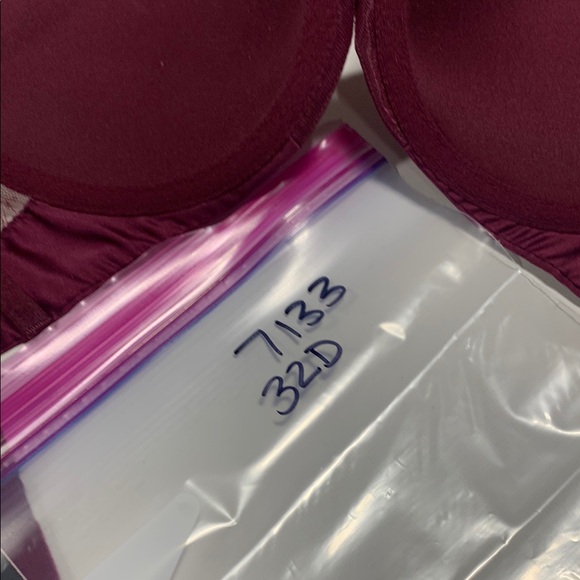 Victoria’s Secret - 32D - 7133 Elegant Lace Bra in Burgundy - Picture 10 of 10